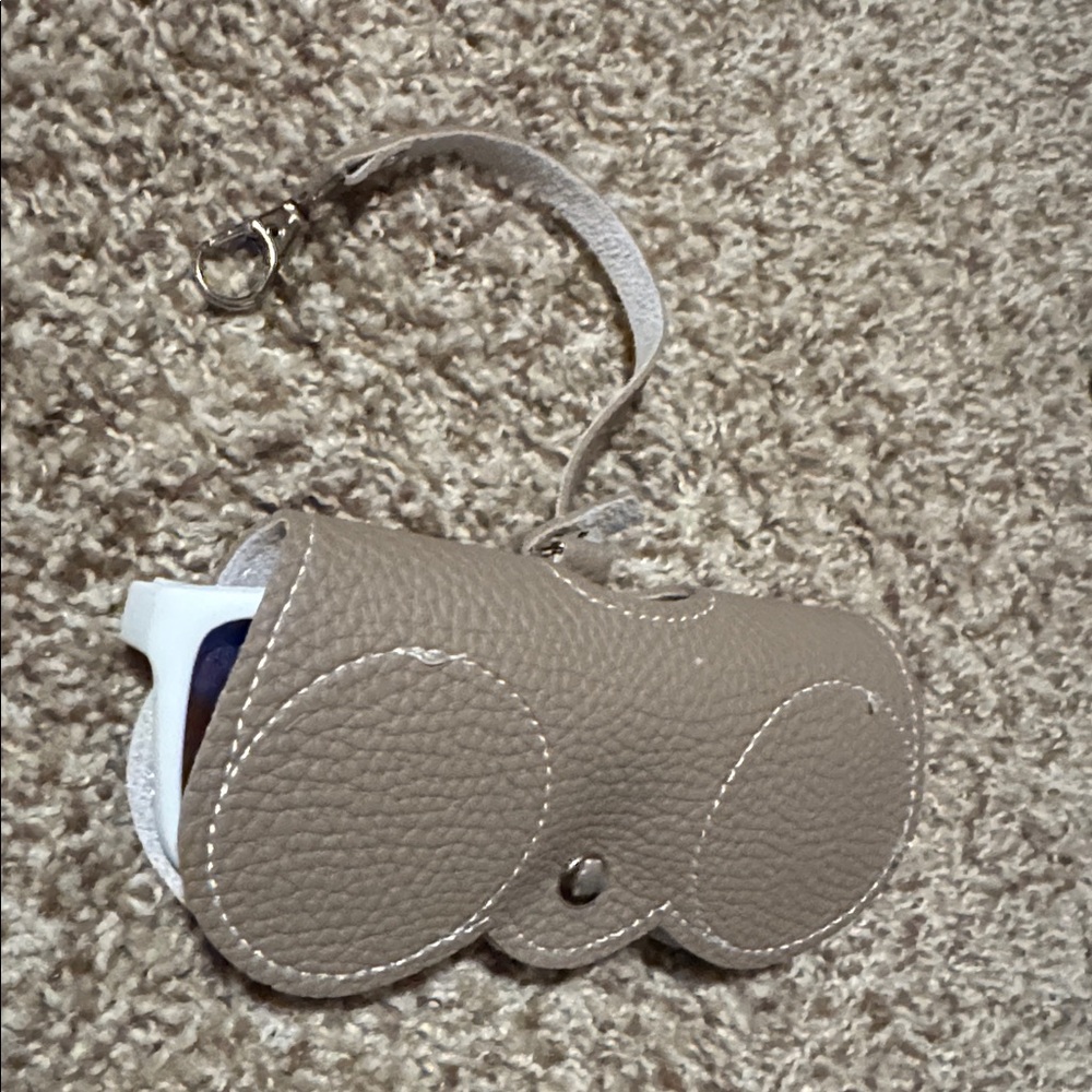 Eyeglass holder to clip to bag or belt - faux leather - super cute!! - Picture 5 of 6